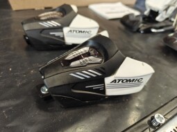 ZJAZDOVÉ JUNIORSKÉ VIAZANIE ATOMIC EVOX 045